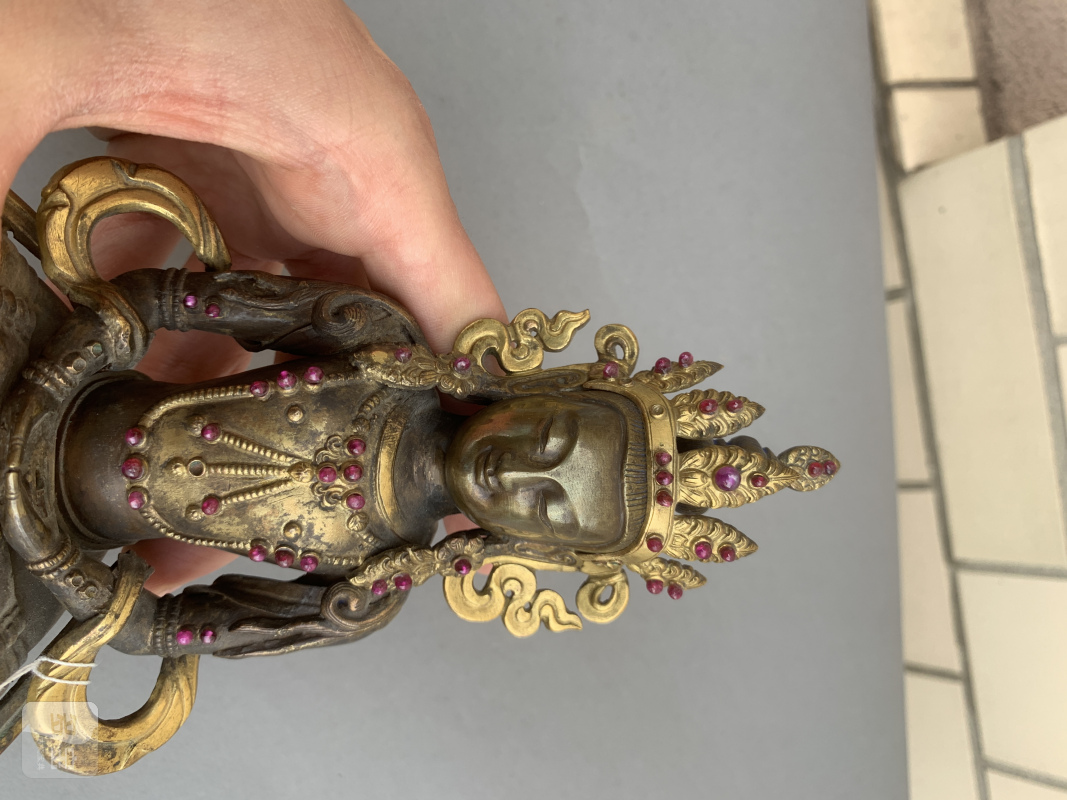 A part-gilt copper repoussé figure of Amitayus with glass and stone inlays - 图10